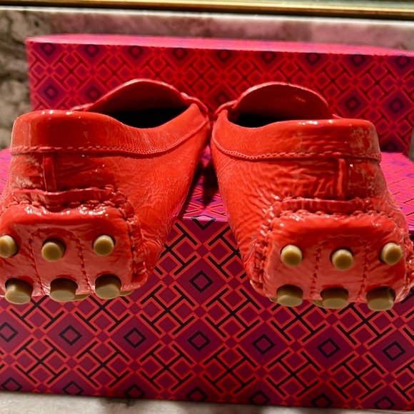 Tory Burch Red Patent Leather Kendrick Driver Mocs 8.5 - Picture 6 of 13